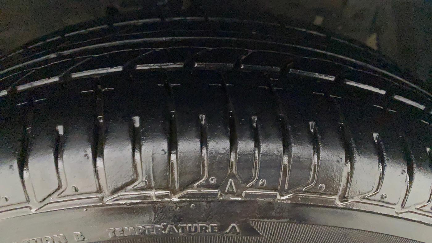 2013 Maruti Swift ZDI, Diesel, Manual, 91,725 km, Right Front Tyre Tread