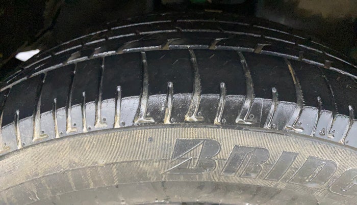 2022 Toyota Innova Crysta 2.7 VX 7 STR, Petrol, Manual, 36,534 km, Right Front Tyre Tread