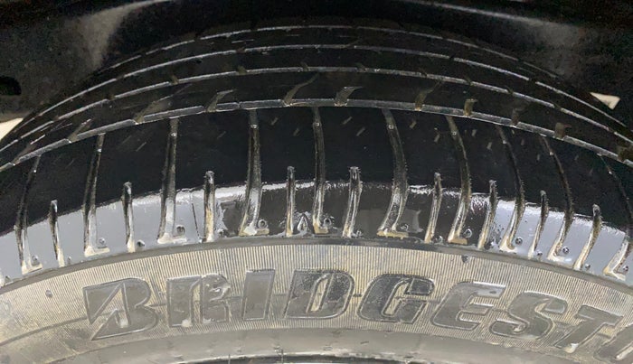 2022 Toyota Innova Crysta 2.7 VX 7 STR, Petrol, Manual, 36,534 km, Right Rear Tyre Tread