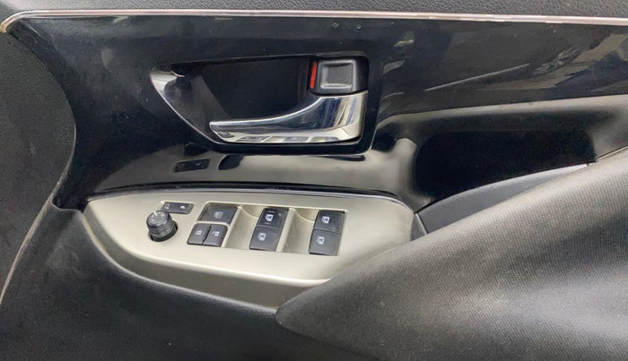 2022 Toyota Innova Crysta 2.7 VX 7 STR, Petrol, Manual, 36,534 km, Driver Side Door Panels Control