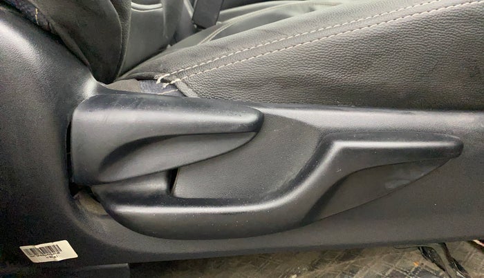 2022 Toyota Innova Crysta 2.7 VX 7 STR, Petrol, Manual, 36,534 km, Driver Side Adjustment Panel