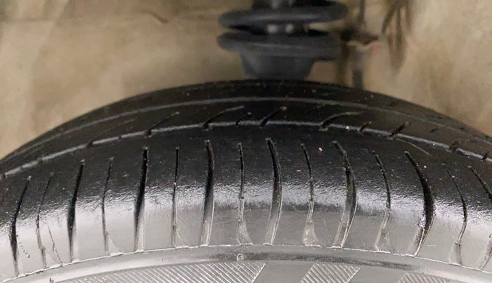 2012 Maruti Alto 800 LXI CNG, CNG, Manual, 1,08,467 km, Left Front Tyre Tread