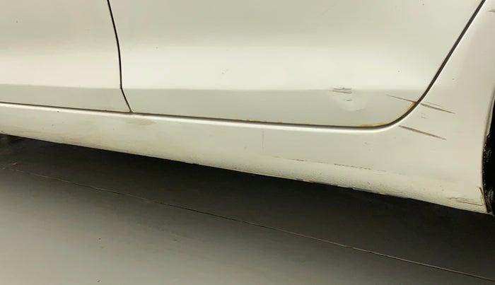 2015 Maruti Swift VXI, Petrol, Manual, 80,189 km, Left running board - Slightly dented