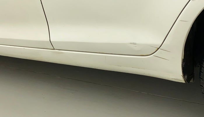 2015 Maruti Swift VXI, Petrol, Manual, 80,189 km, Left running board - Minor scratches