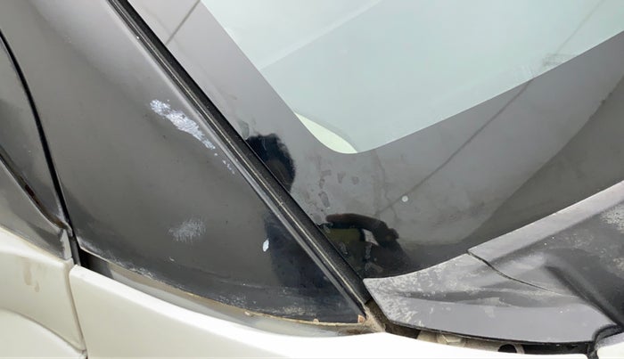 2015 Maruti Swift VXI, Petrol, Manual, 80,189 km, Right A pillar - Slightly rusted