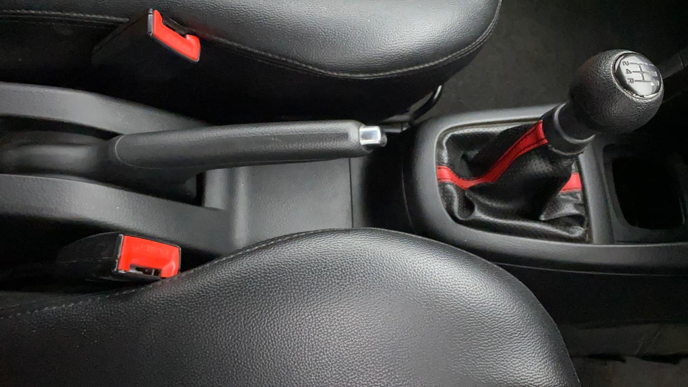 2015 Maruti Swift VXI, Petrol, Manual, 24,452 km, Gear Lever