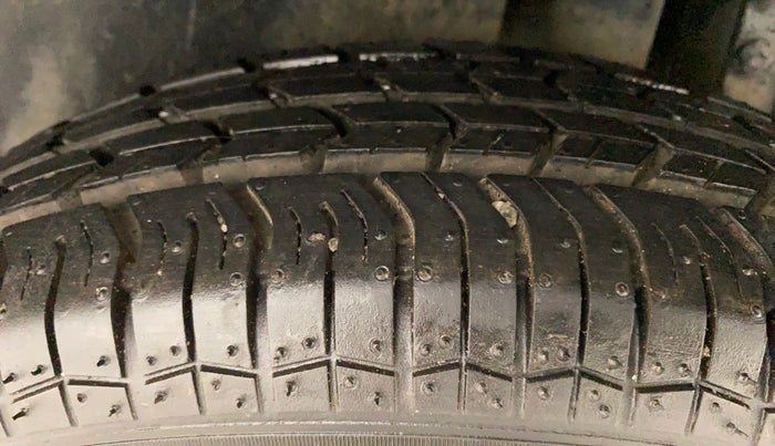 2015 Maruti Swift VXI, Petrol, Manual, 24,452 km, Left Rear Tyre Tread
