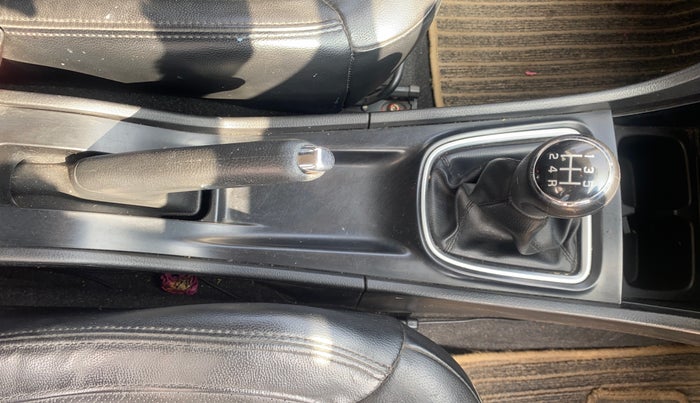 2018 Maruti Ciaz S 1.4 MT PETROL, Petrol, Manual, 49,086 km, Gear Lever