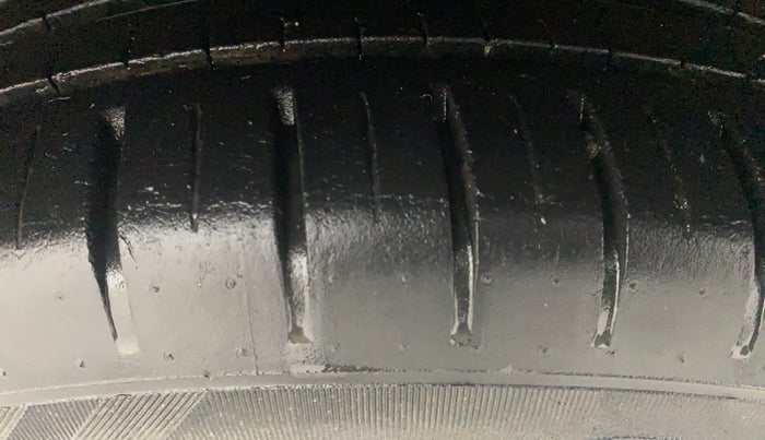 2018 Maruti Ciaz S 1.4 MT PETROL, Petrol, Manual, 49,086 km, Right Front Tyre Tread