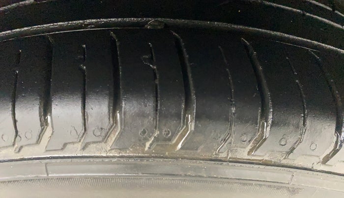 2018 Maruti Ciaz S 1.4 MT PETROL, Petrol, Manual, 49,086 km, Left Rear Tyre Tread