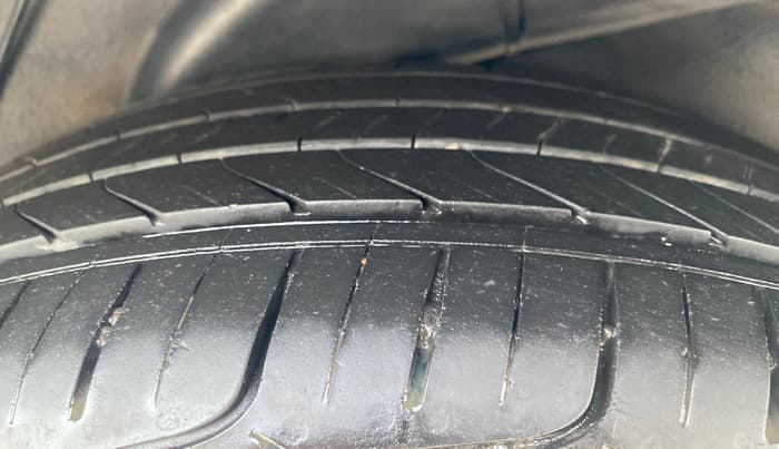 2014 Hyundai Verna FLUIDIC 1.4 VTVT CX, Petrol, Manual, 55,657 km, Left Rear Tyre Tread
