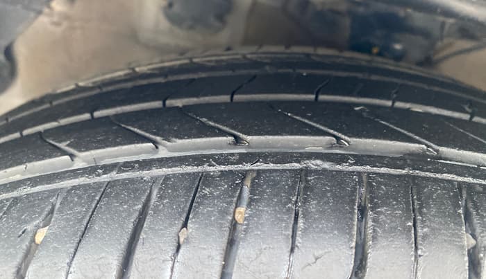 2014 Hyundai Verna FLUIDIC 1.4 VTVT CX, Petrol, Manual, 55,657 km, Left Front Tyre Tread