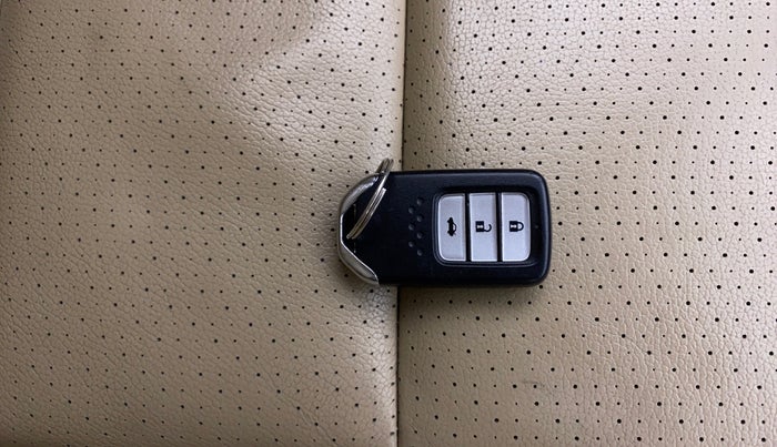 2016 Honda City 1.5L I-VTEC VX, Petrol, Manual, 1,04,823 km, Key Close Up