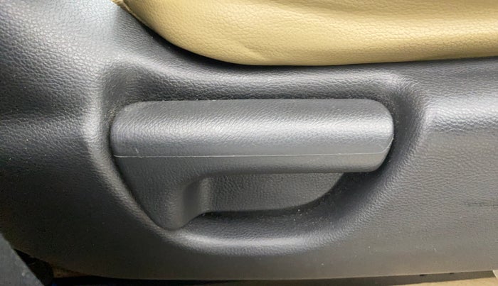2016 Honda City 1.5L I-VTEC VX, Petrol, Manual, 1,04,823 km, Driver Side Adjustment Panel