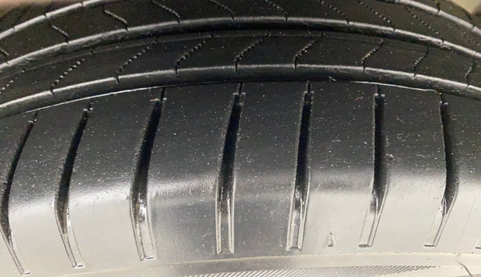 2016 Honda City 1.5L I-VTEC VX, Petrol, Manual, 1,04,823 km, Right Front Tyre Tread