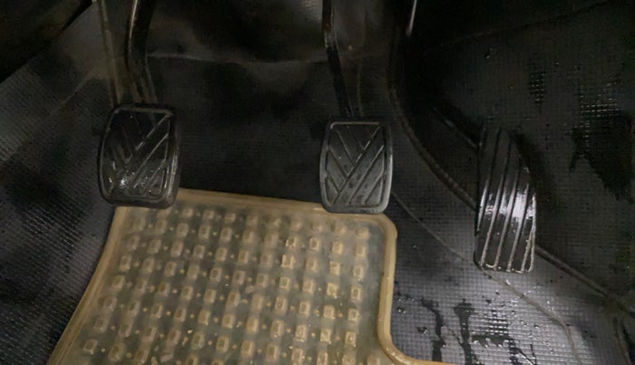 2018 Maruti Wagon R 1.0 VXI, CNG, Manual, 79,934 km, Pedals