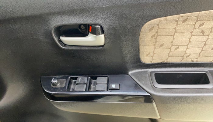 2018 Maruti Wagon R 1.0 VXI, CNG, Manual, 79,934 km, Driver Side Door Panels Control