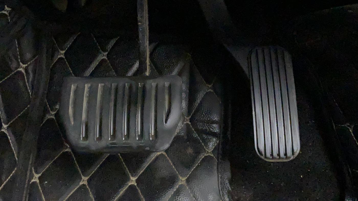 2022 Tata Safari XZA PLUS DARK EDITION, Diesel, Automatic, 49,441 km, Pedals