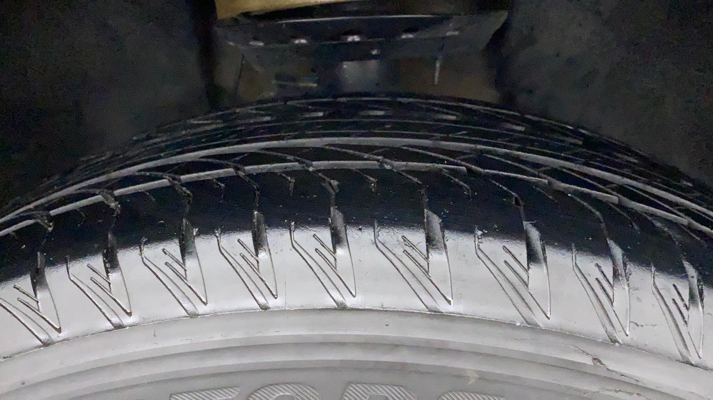 2022 Tata Safari XZA PLUS DARK EDITION, Diesel, Automatic, 49,441 km, Right Front Tyre Tread