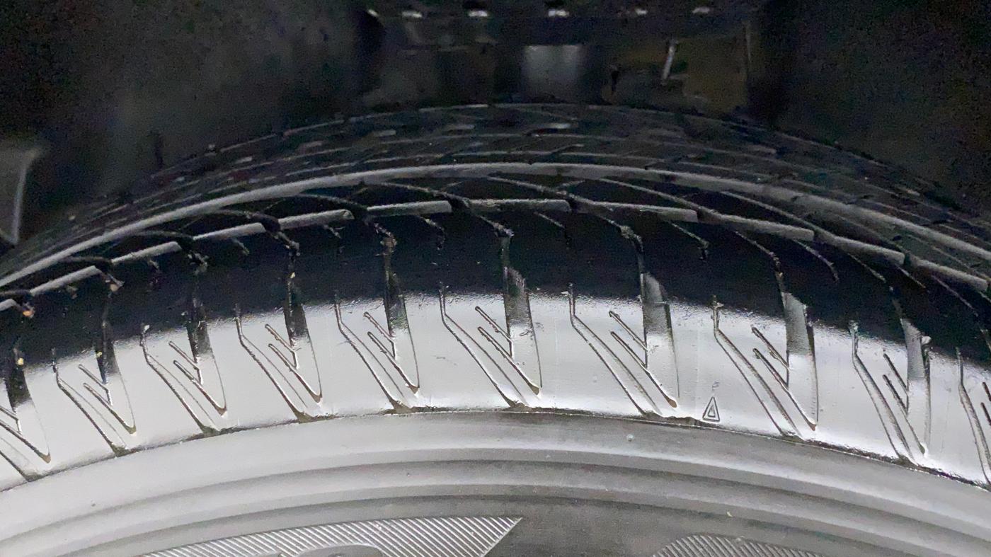 2022 Tata Safari XZA PLUS DARK EDITION, Diesel, Automatic, 49,441 km, Left Front Tyre Tread