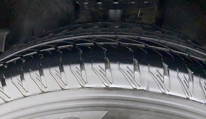 2022 Tata Safari XZA PLUS DARK EDITION, Diesel, Automatic, 49,441 km, Left Front Tyre Tread