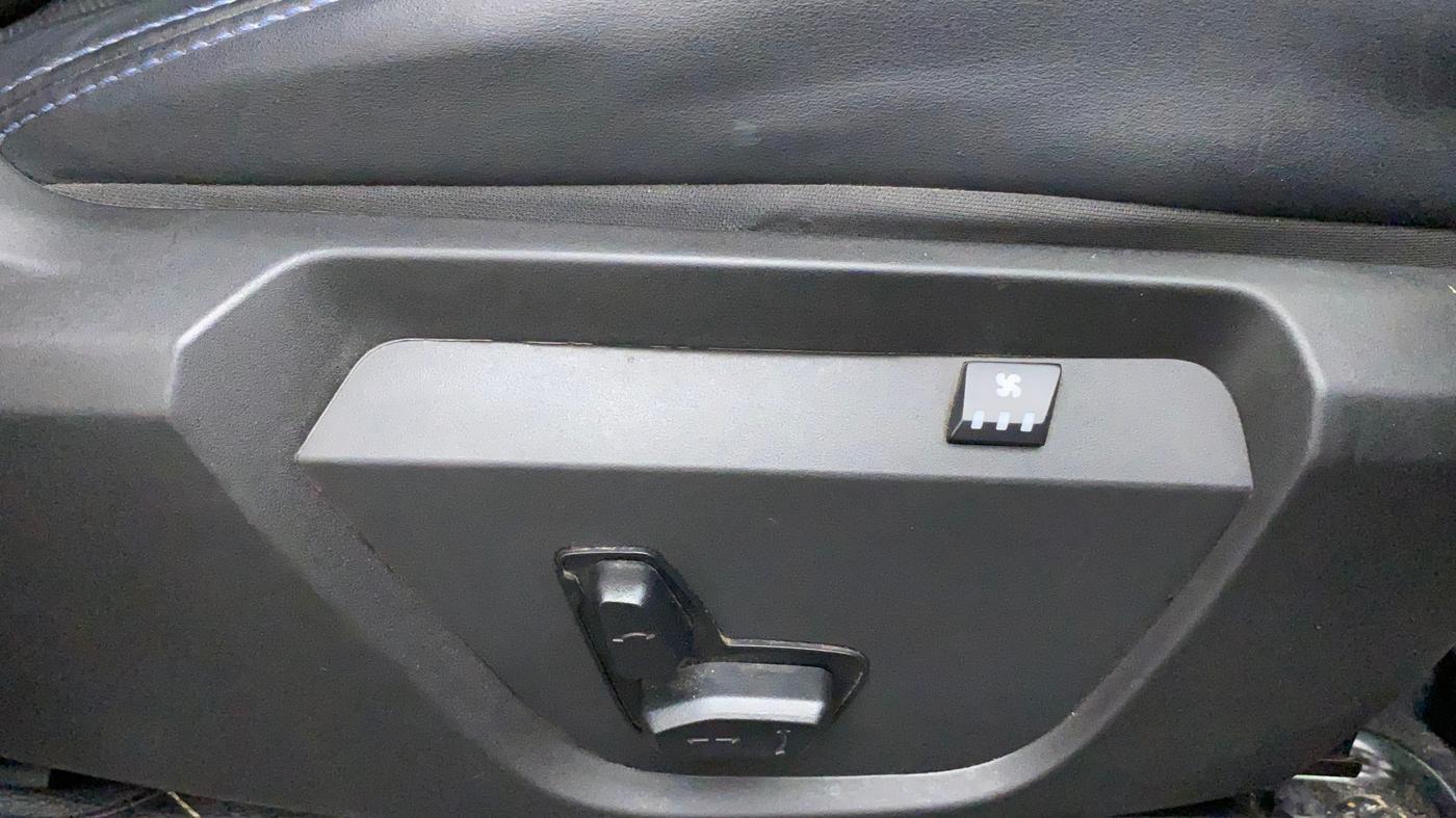 2022 Tata Safari XZA PLUS DARK EDITION, Diesel, Automatic, 49,441 km, Driver Side Adjustment Panel