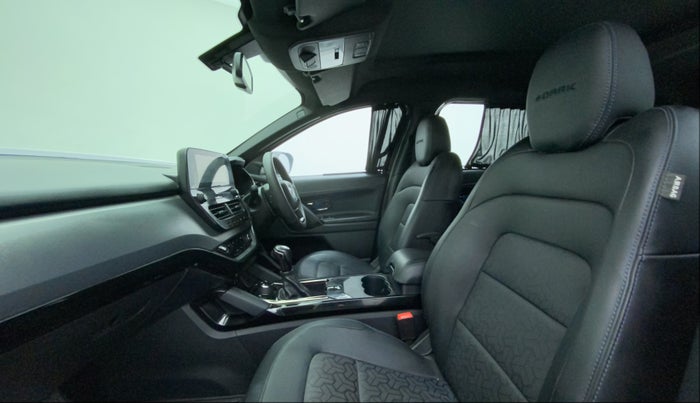 2022 Tata Safari XZA PLUS DARK EDITION, Diesel, Automatic, 49,441 km, Right Side Front Door Cabin