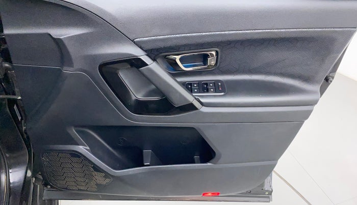 2022 Tata Safari XZA PLUS DARK EDITION, Diesel, Automatic, 49,441 km, Driver Side Door Panels Control
