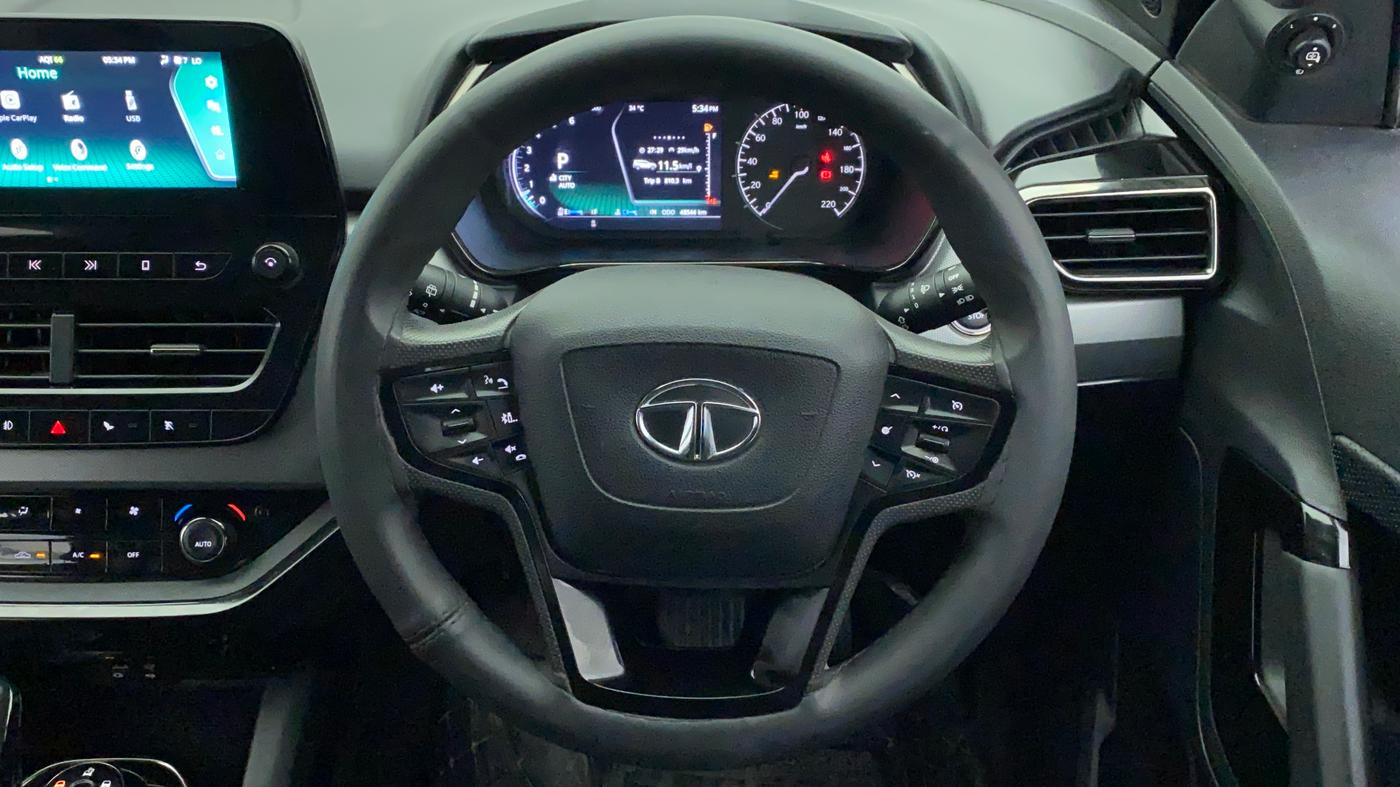 2022 Tata Safari XZA PLUS DARK EDITION, Diesel, Automatic, 49,441 km, Steering Wheel Close Up