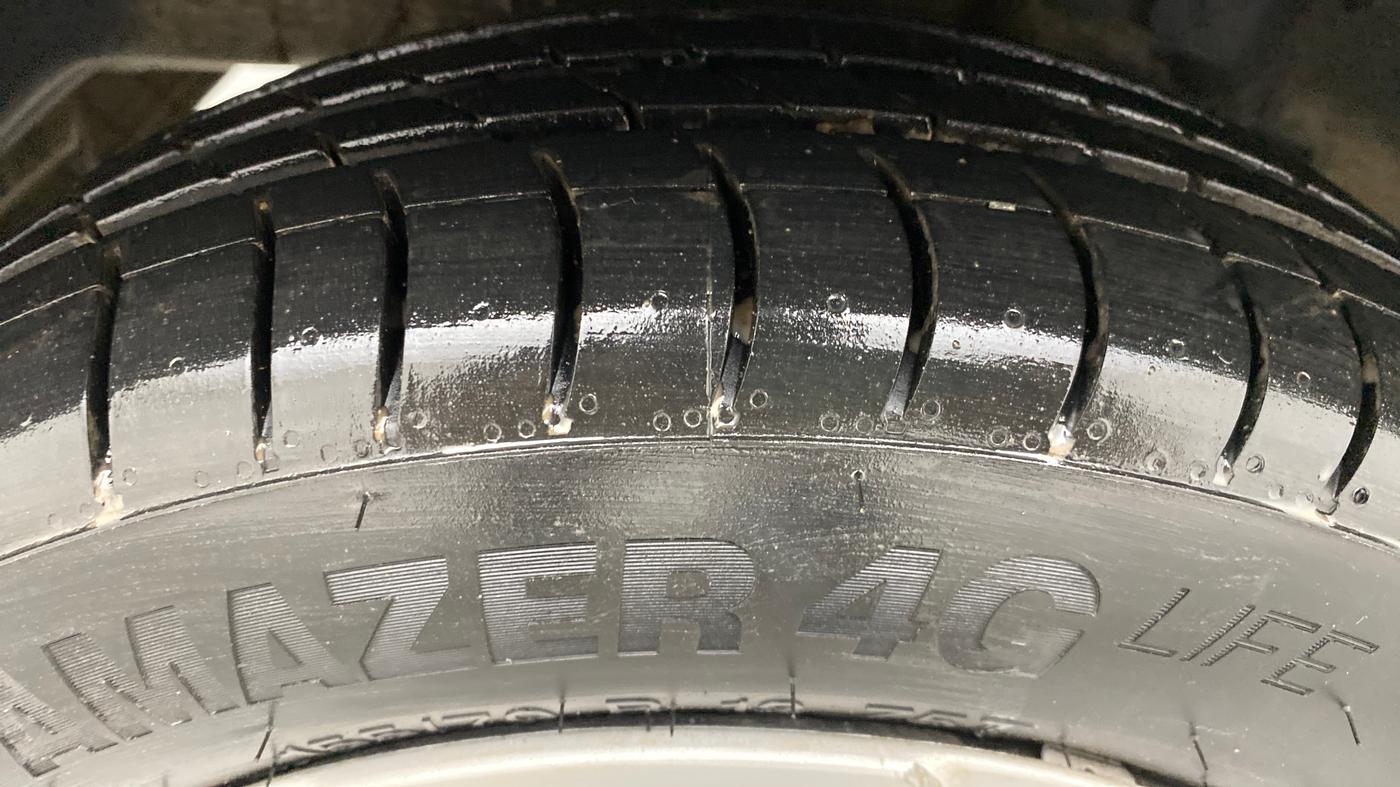 2014 Hyundai Eon SPORTZ, Petrol, Manual, 68,799 km, Right Rear Tyre Tread
