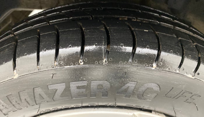 2014 Hyundai Eon SPORTZ, Petrol, Manual, 68,799 km, Right Rear Tyre Tread