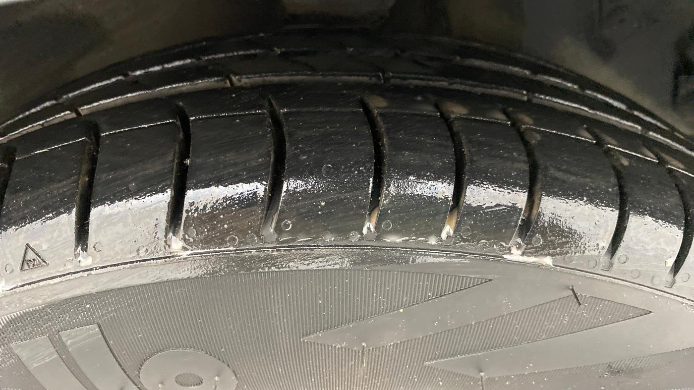 2014 Hyundai Eon SPORTZ, Petrol, Manual, 68,799 km, Right Front Tyre Tread