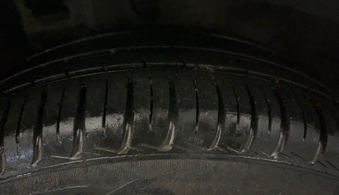 2015 Hyundai Elite i20 MAGNA 1.2, Petrol, Manual, 64,232 km, Left Front Tyre Tread