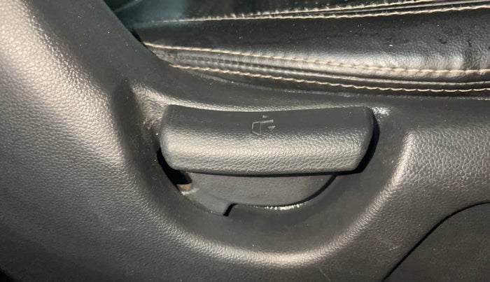 2015 Hyundai Elite i20 MAGNA 1.2, Petrol, Manual, 64,232 km, Driver Side Adjustment Panel