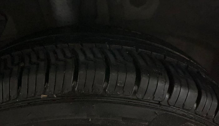 2015 Hyundai Elite i20 MAGNA 1.2, Petrol, Manual, 64,232 km, Right Rear Tyre Tread