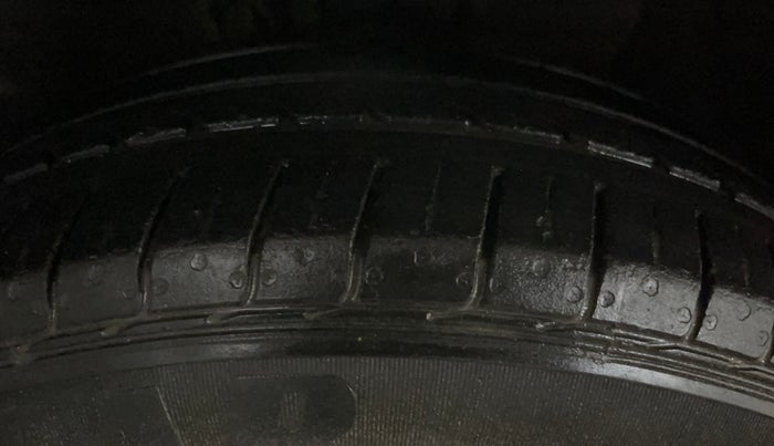 2015 Hyundai Elite i20 MAGNA 1.2, Petrol, Manual, 64,232 km, Right Front Tyre Tread