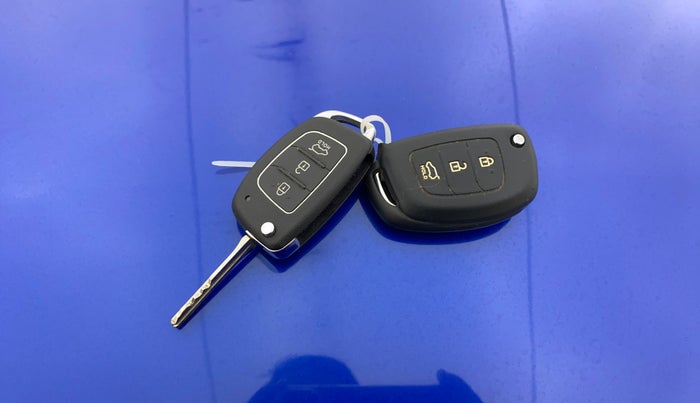 2014 Hyundai Xcent S (O) 1.2, Petrol, Manual, 49,491 km, Key Close Up