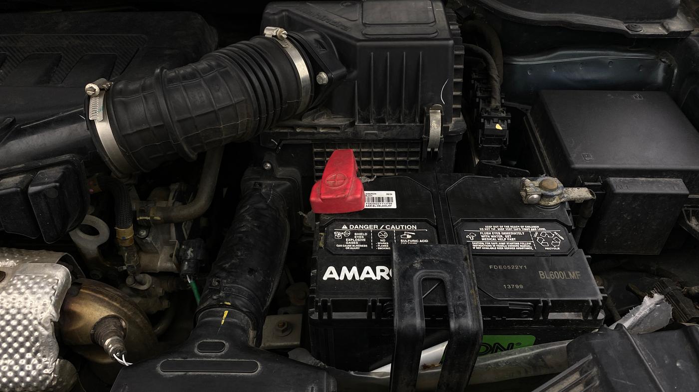 2022 Mahindra XUV300 W6 1.2 PETROL, Petrol, Manual, 42,653 km, Engine View - Left
