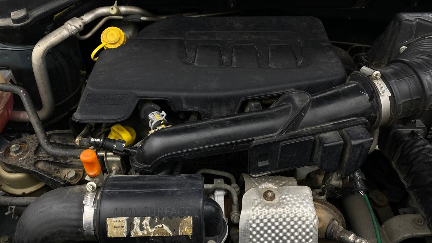 2022 Mahindra XUV300 W6 1.2 PETROL, Petrol, Manual, 42,653 km, Engine View