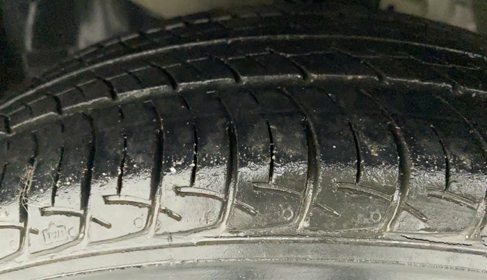 2015 Honda Amaze 1.2L I-VTEC S, Petrol, Manual, 42,669 km, Left Front Tyre Tread