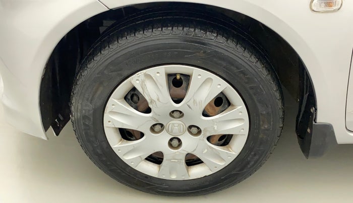 2015 Honda Amaze 1.2L I-VTEC S, Petrol, Manual, 42,669 km, Left front tyre - Minor crack