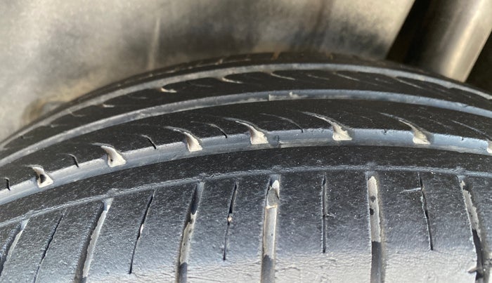 2015 Maruti Ciaz VXI, Petrol, Manual, 25,266 km, Left Rear Tyre Tread
