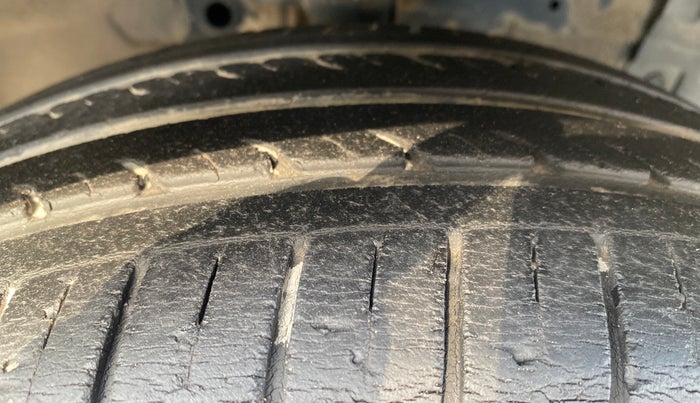 2015 Maruti Ciaz VXI, Petrol, Manual, 25,266 km, Right Front Tyre Tread