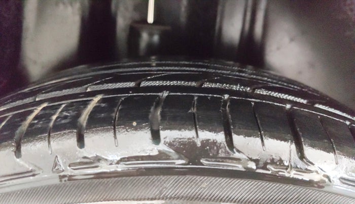 2014 Volkswagen Polo HIGHLINE1.2L, Petrol, Manual, 84,462 km, Right Rear Tyre Tread