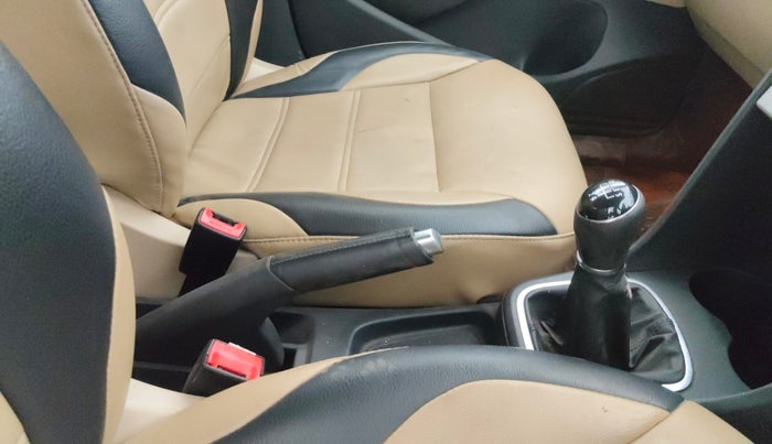 2014 Volkswagen Polo HIGHLINE1.2L, Petrol, Manual, 84,462 km, Gear Lever