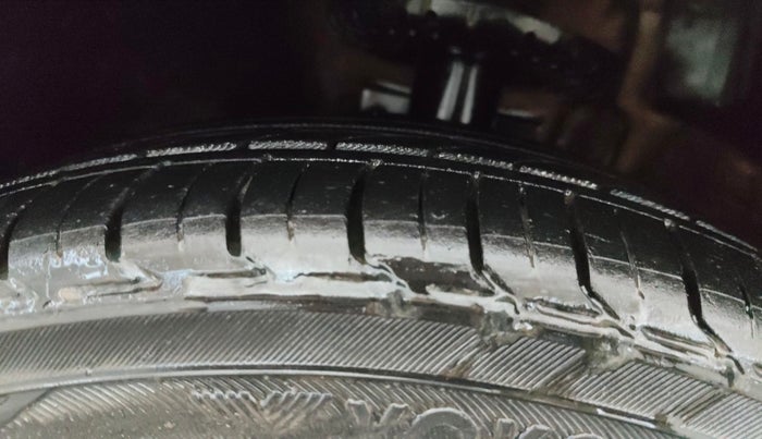 2014 Volkswagen Polo HIGHLINE1.2L, Petrol, Manual, 84,462 km, Left Front Tyre Tread