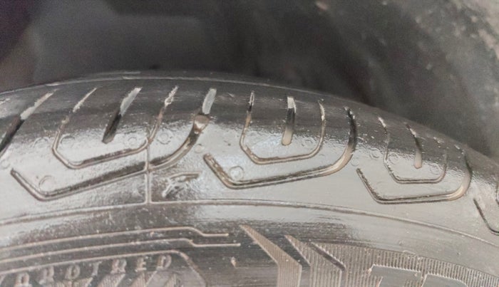 2019 Ford Ecosport TITANIUM 1.5L PETROL, Petrol, Manual, 1,15,488 km, Right Front Tyre Tread