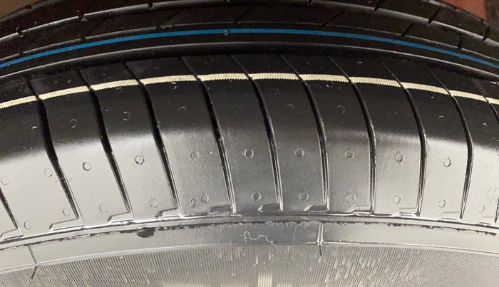 2021 Maruti Swift VXI, Petrol, Manual, 42,007 km, Right Front Tyre Tread