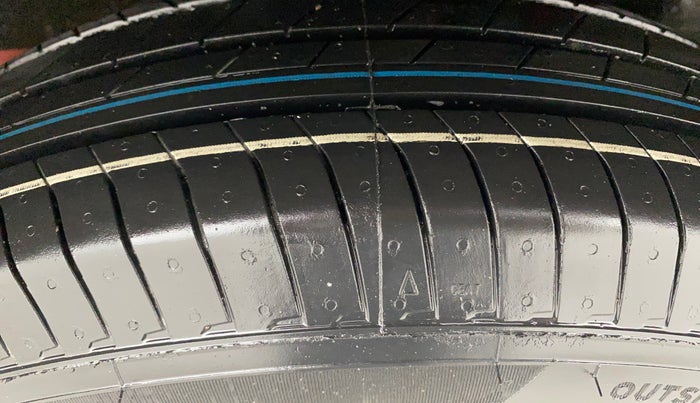 2021 Maruti Swift VXI, Petrol, Manual, 42,007 km, Left Rear Tyre Tread