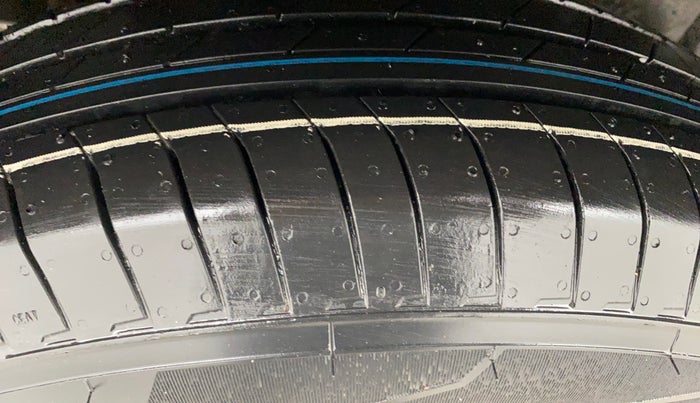 2021 Maruti Swift VXI, Petrol, Manual, 42,007 km, Right Rear Tyre Tread